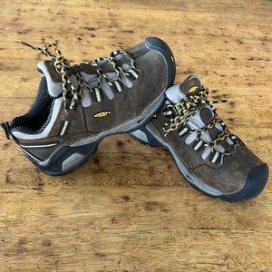 Keen women’s metatarsal shoes